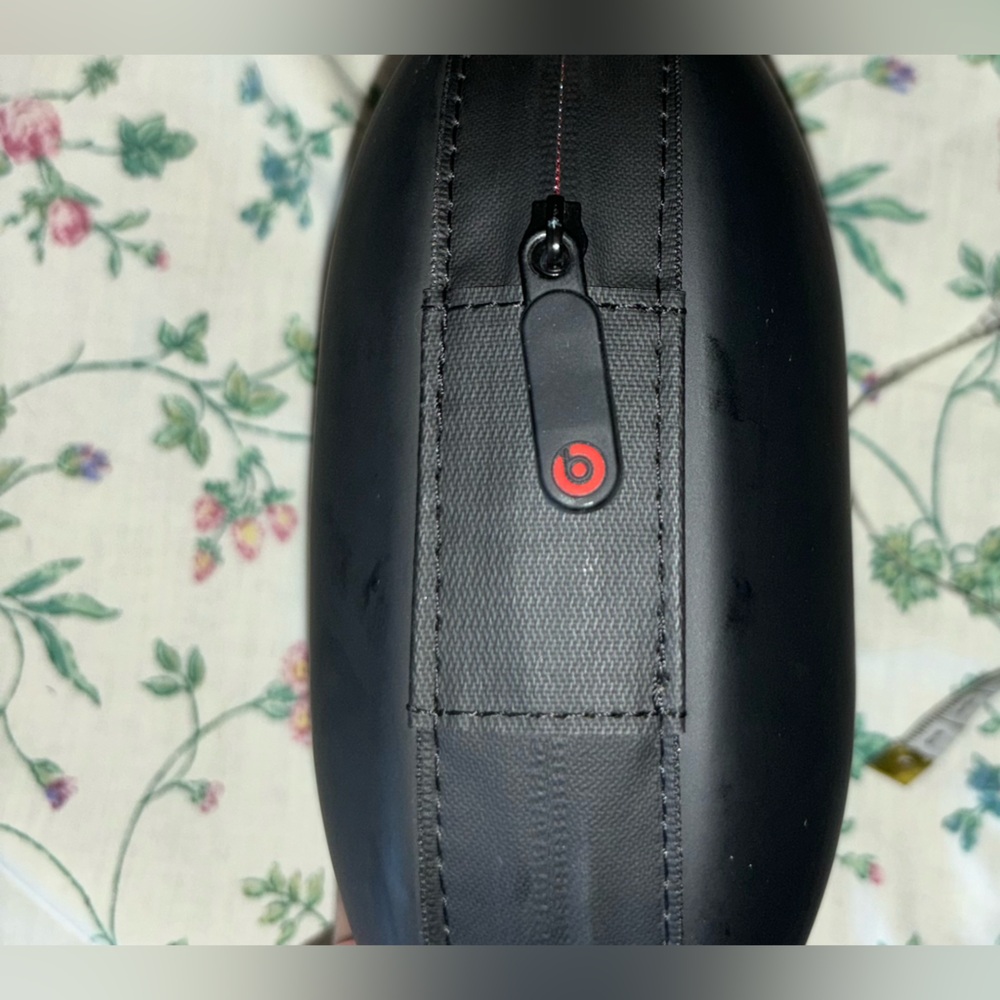 Beats Case - Picture 3 of 5